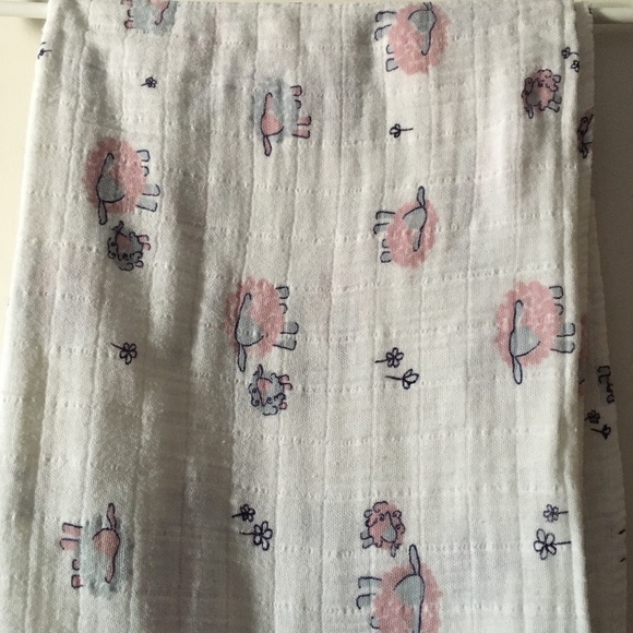 New AIDEN + ANAIS Cotton Muslin Baby Blanket Lamb Motif - Picture 4 of 5